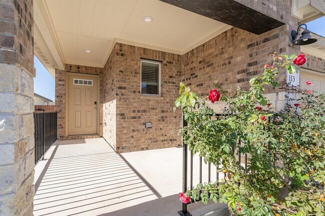 Building Photo - 113 Outlaw Dr