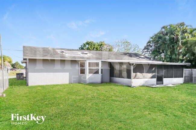 Building Photo - 1158 SW Hunnicut Ave