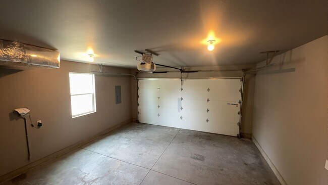 Building Photo - 2728 NE Black Oak Pl