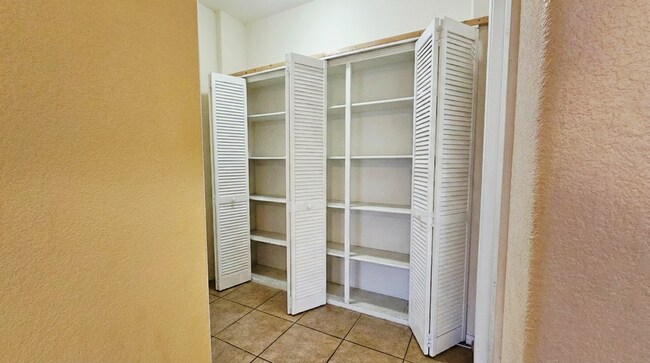 Building Photo - 2 Bed and 2 full Bathrooms Condo for Rent