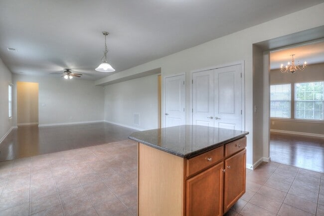 Building Photo - 2518 Broome St