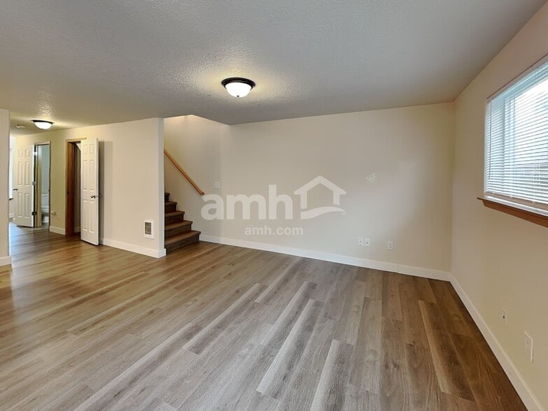 Building Photo - 465 Donna Dr