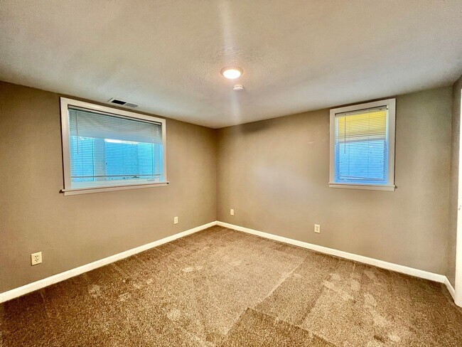 Building Photo - Beautiful 4-Bed, 2-Bath Single-Family Home!
