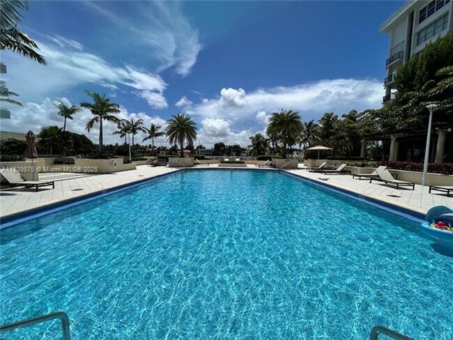 Building Photo - 5600 Collins Ave