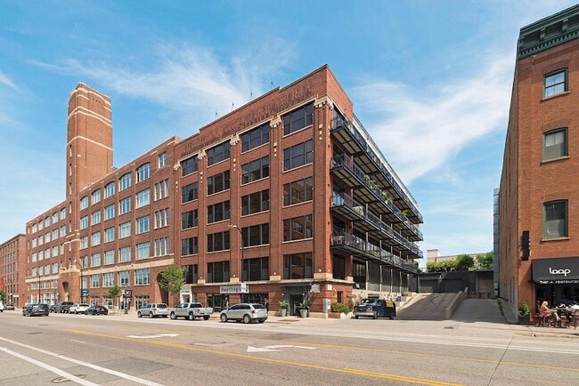 Building Photo - 618 N Washington Ave