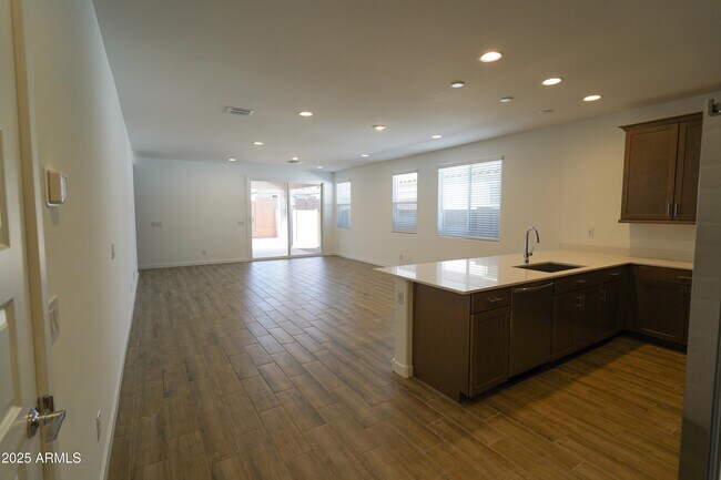 Building Photo - 8136 E Petra Ave