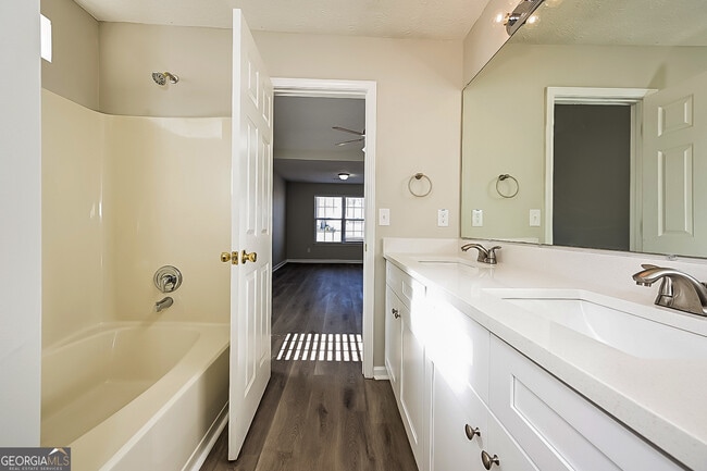 Building Photo - 7545 Broadhurst Dr