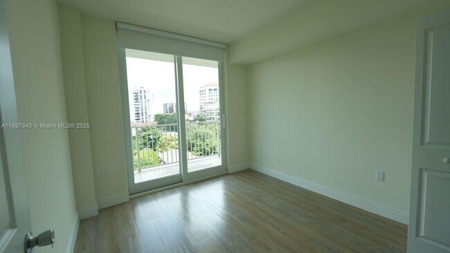 Building Photo - 987 SW 37th Ave
