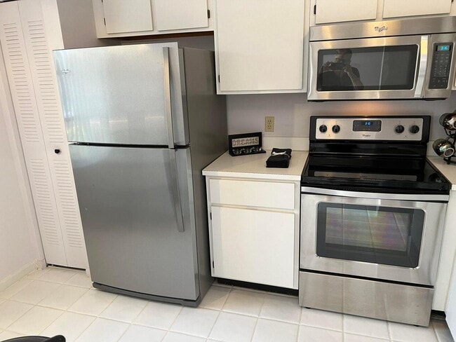 Building Photo - 8919 Sunnywood Pl