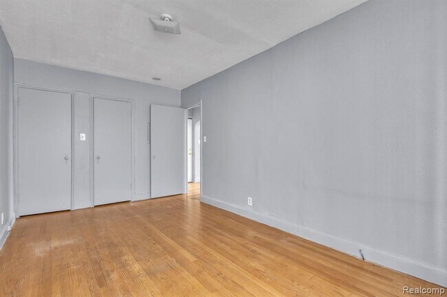 Building Photo - 17701 Manderson Rd