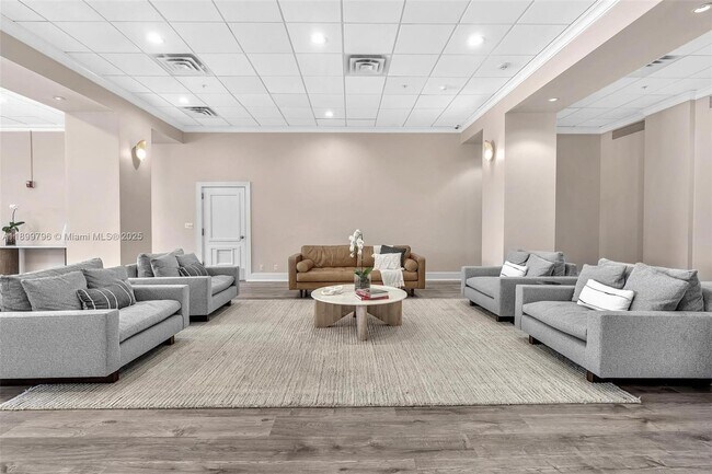 Building Photo - 5600 Collins Ave