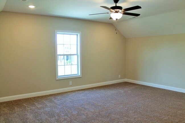 Building Photo - 261 Azalea Dr