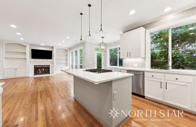 Building Photo - Beautiful Home Near Westlake Park