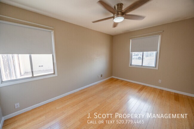 Building Photo - 1184 E Diamond Dr