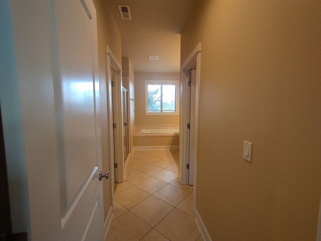 Building Photo - Stunning Renaissance Home, 5 bedroom 3 ful...