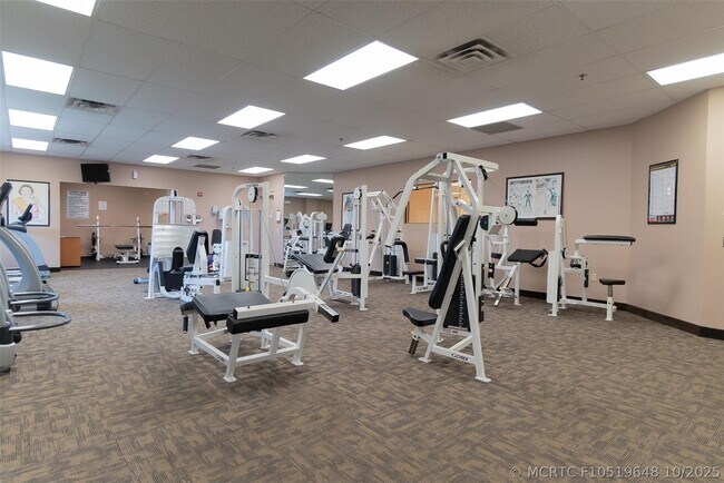 Building Photo - 411 S Hollybrook Dr