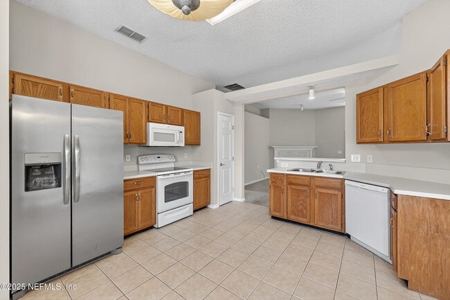 Building Photo - 12799 Glade Springs Dr S