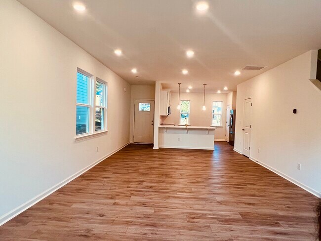 Building Photo - 400 Hacksaw Trl