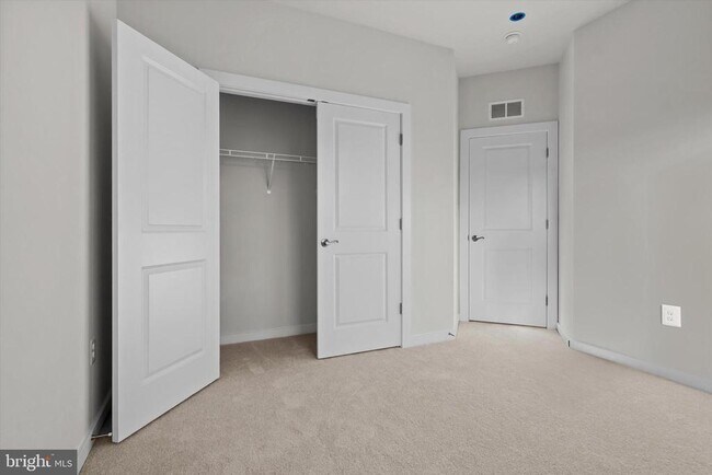 Building Photo - 1043 Venifena Terrace SE