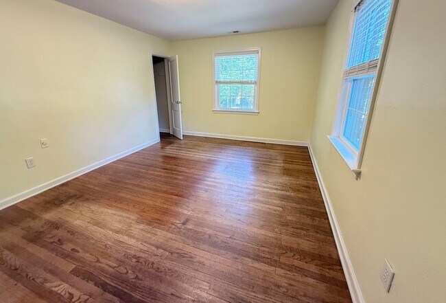 Building Photo - Beautiful 3BR/1.5BA Home in Newport News, VA - Move-in Ready!