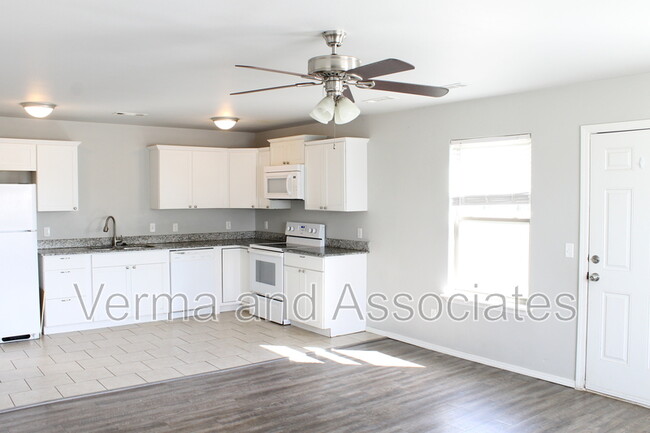 Building Photo - 5007 SW Fieldstone Blvd