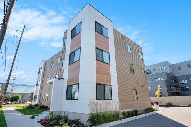 Building Photo - 153 Seward Ave NW