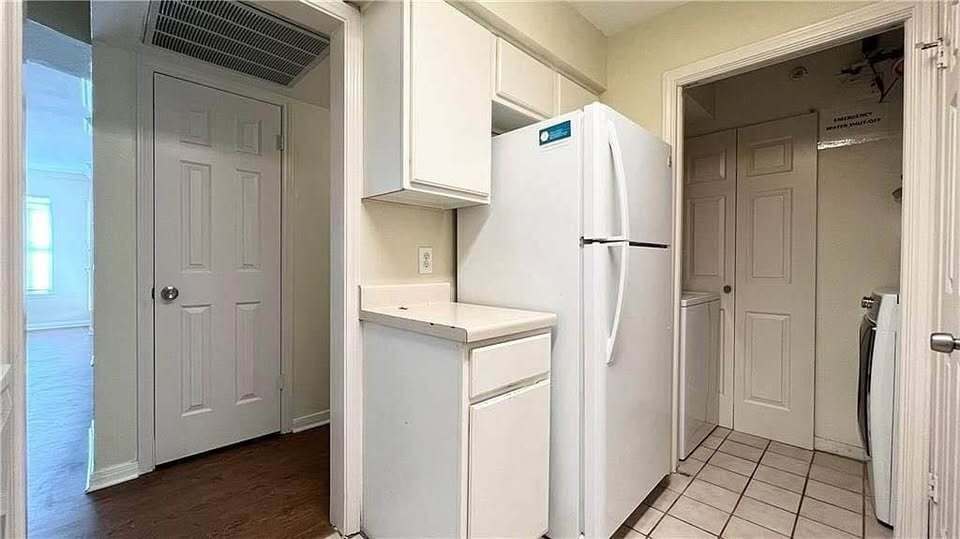 Building Photo - 501 W 26th St