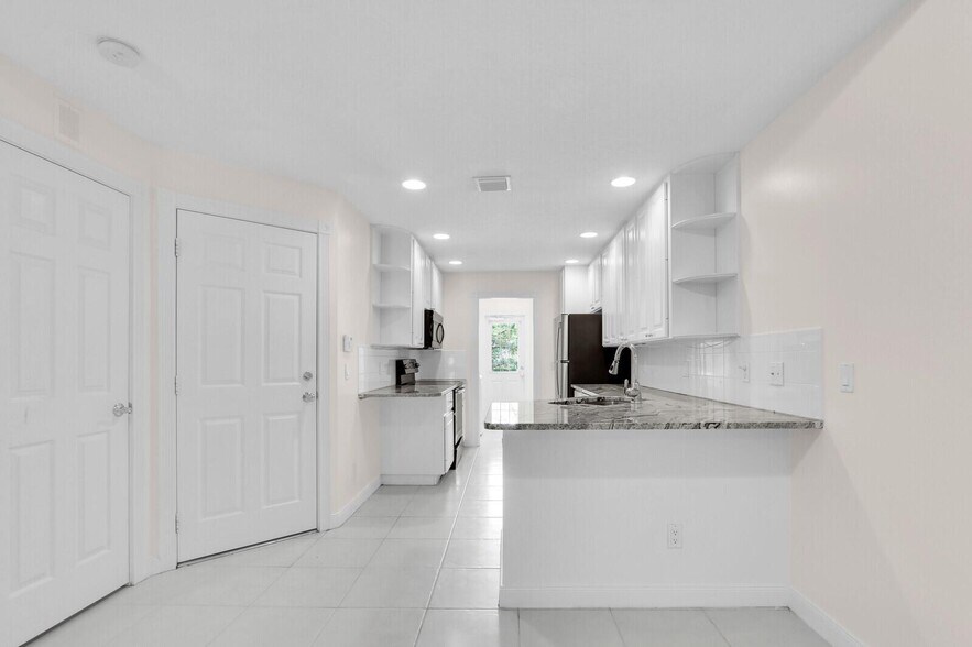 Building Photo - 3183 E Community Dr