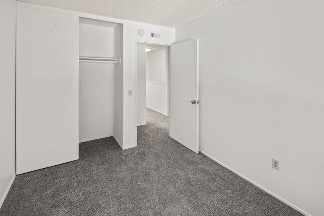 Building Photo - Welcome to your serene 3 BR 2.5 BA Townhome in San Diego!