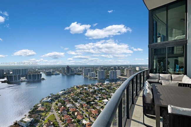 Building Photo - 18555 Collins Ave