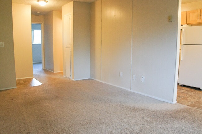Building Photo - Top Floor 1 Bed in Buckman Neighborhood!