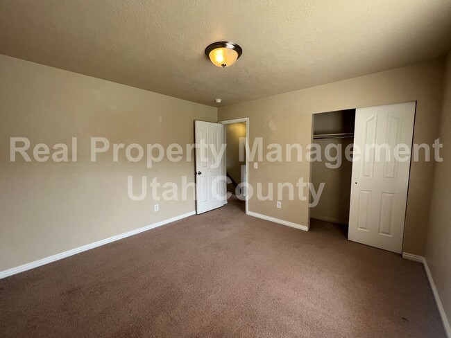 Building Photo - Pet Friendly Home with Fully fenced back yard