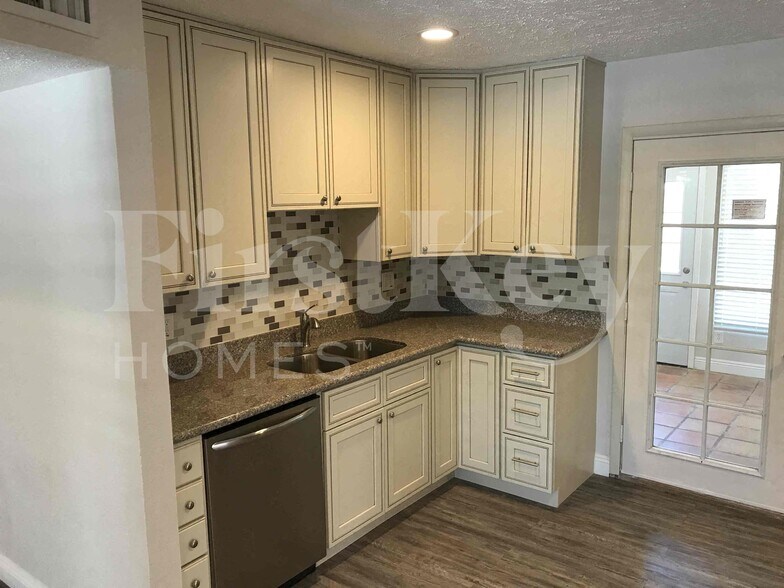 Building Photo - 7427 E McKinley St