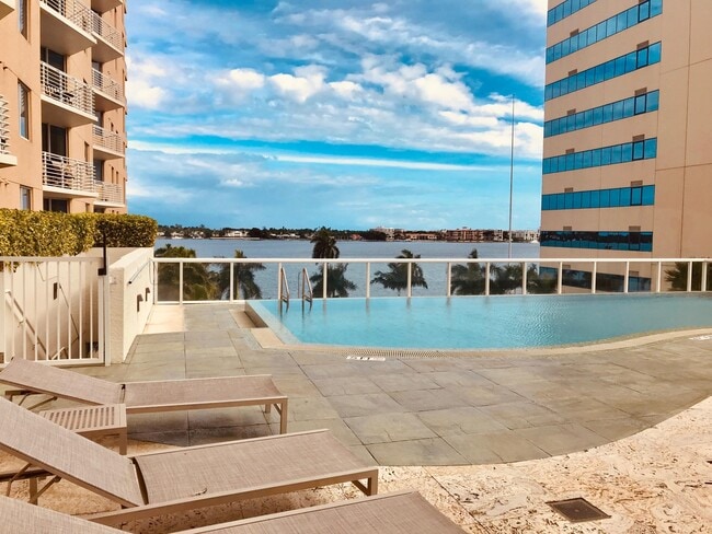 Building Photo - 1551 N Flagler Dr