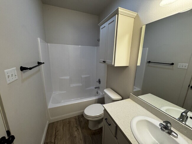 Building Photo - Beautiful Home Located Near Texas Tech Cam...