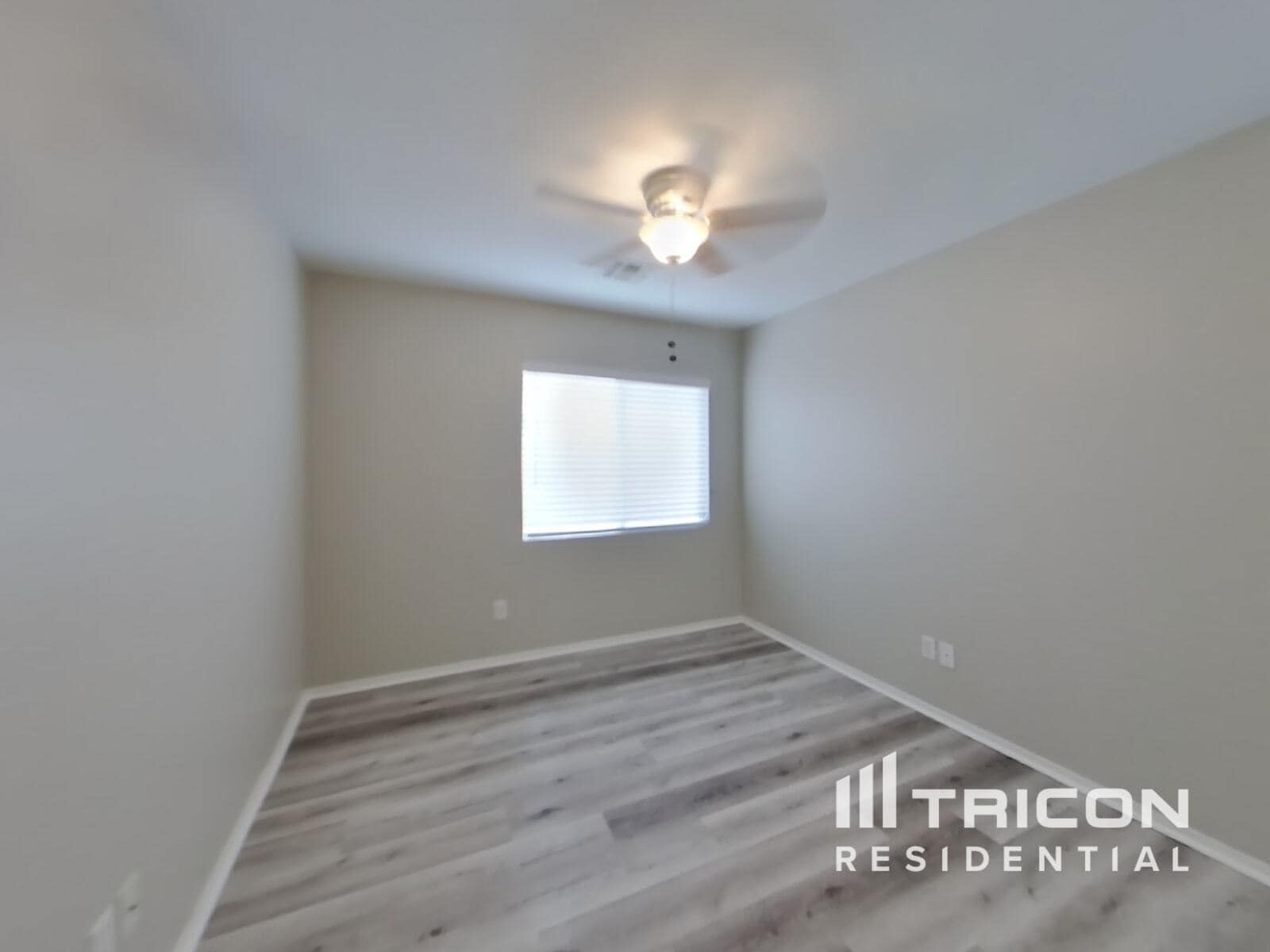 Building Photo - 4558 E Silverbell Rd