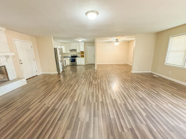 Building Photo - Coming Soon! 3 Bedroom 2 Bathroom- Pets Allowed!