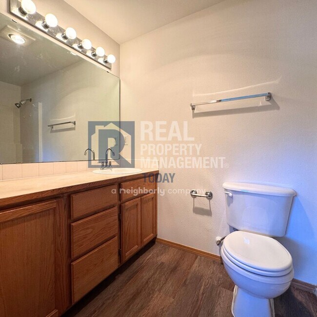 Building Photo - Akshanx LLC - 425/427 (Cascade Group - Sil...