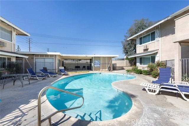 Building Photo - 410 N Clark St