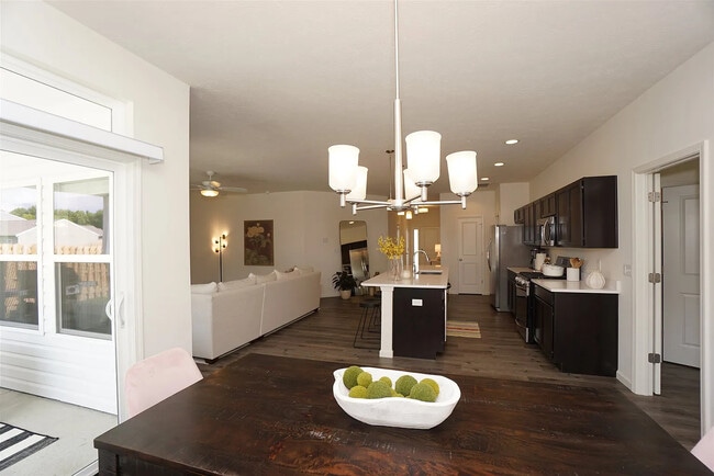 Building Photo - 2922 Poinciana Dr