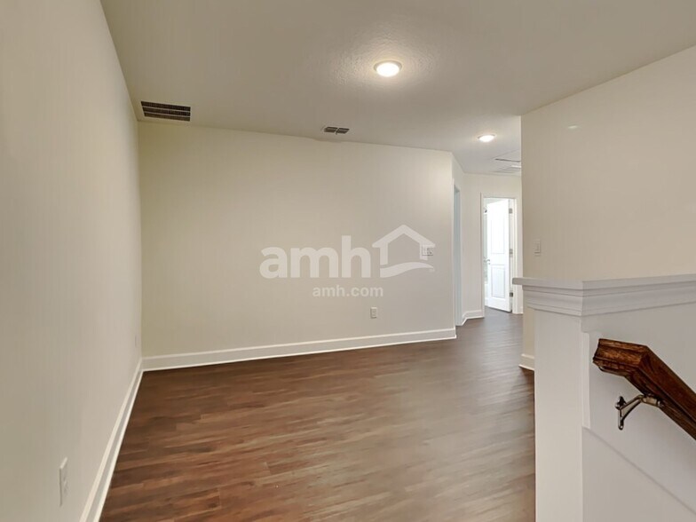 Building Photo - 2928 Rolling Acres Rd