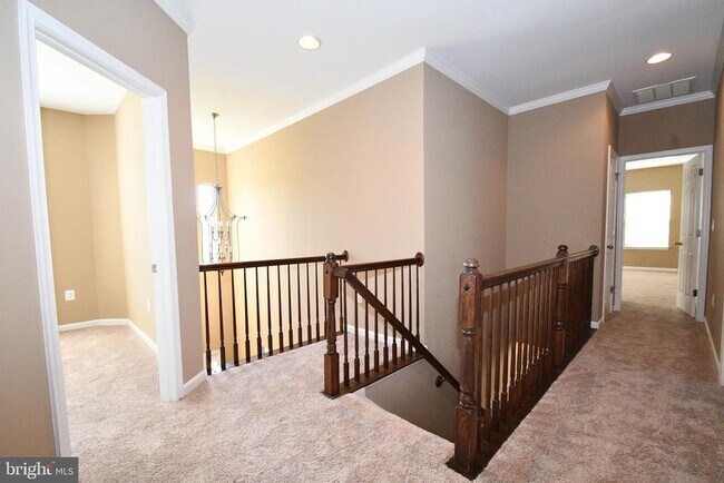 Building Photo - 9 Latham Ln