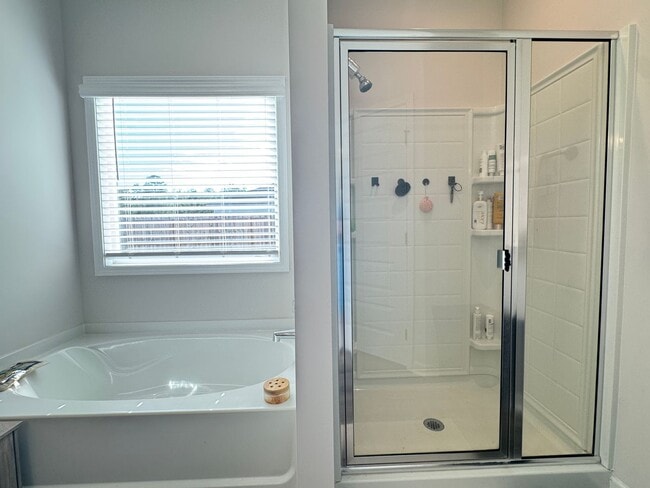 Building Photo - AVAILABLE NOVEMBER [PET FRIENDLY]