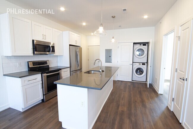 Building Photo - 1225 N 27th St