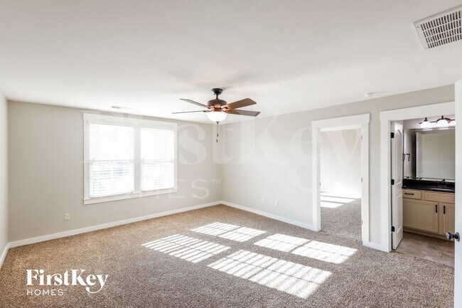 Building Photo - 1017 Edgewater Ln