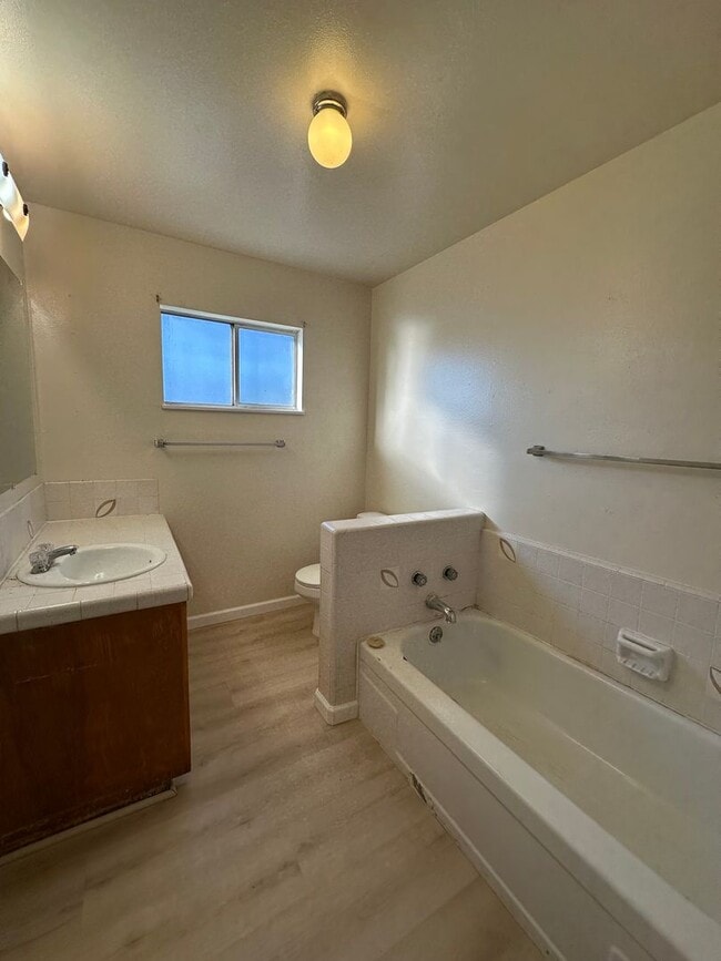 Building Photo - SPACIOUS MULTI-STORY 4 BEDROOM 2.5 BATHROOM HOME IN ANDERSON