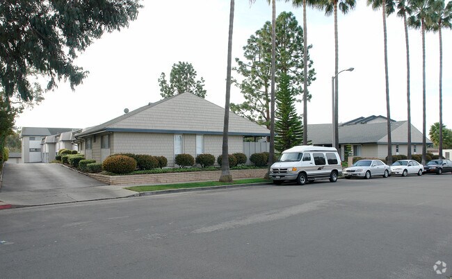 Building Photo - Domingo Pines