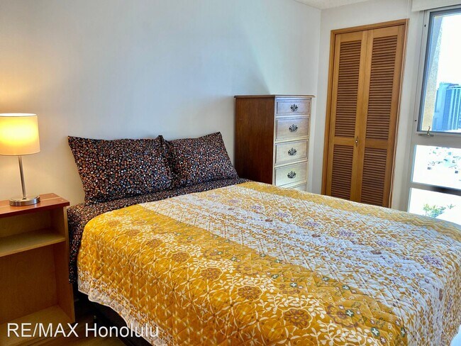 Building Photo - 2 br, 2 bath House - 1350 Ala Moana Blvd #...