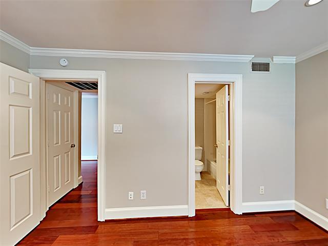 Building Photo - 7640 W Greenway Blvd