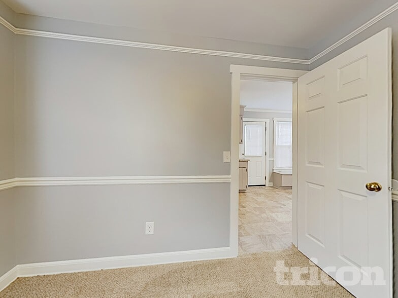 Building Photo - 18 Hillpine Ct